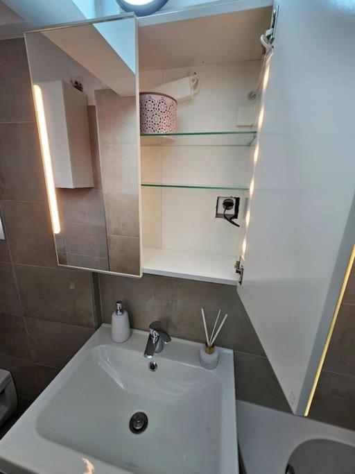 Affordable Suite In Vienna'S Hotpoint Exterior photo