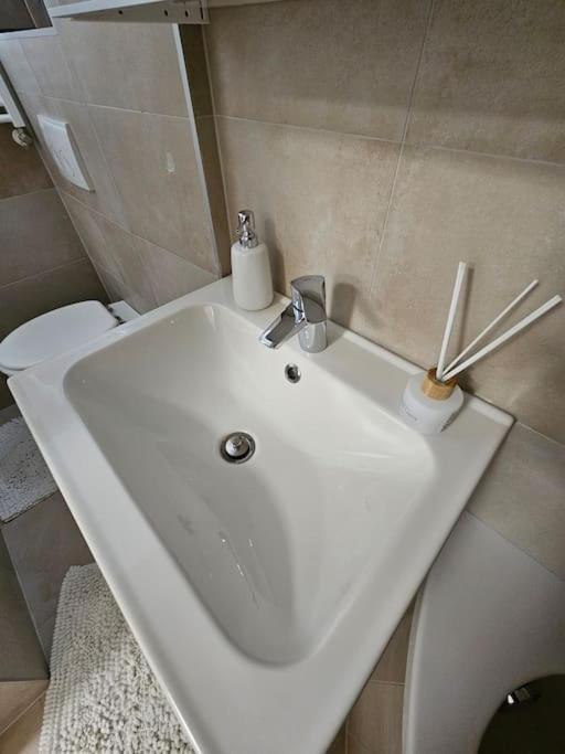 Affordable Suite In Vienna'S Hotpoint Exterior photo